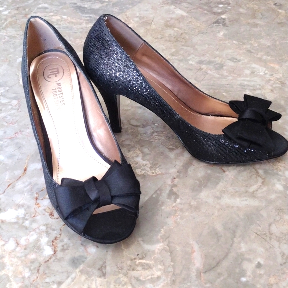 Mootsies tootsies black high heels with bow shoes